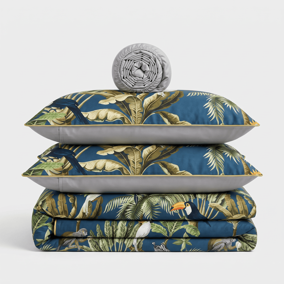 Tucano Green bedding set, folded: duvet cover, two pillowcases and a rolled sheet