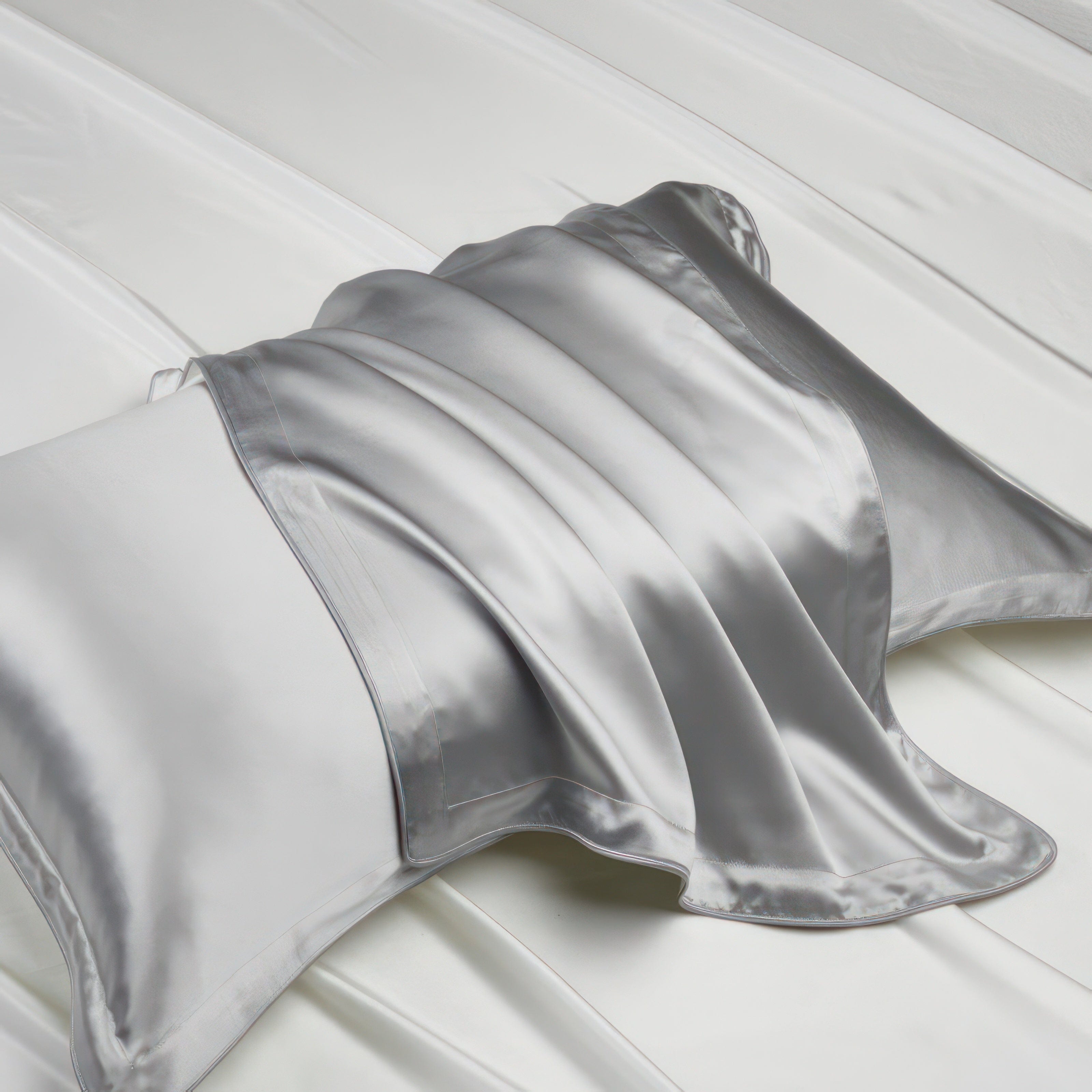 Belle - Silk Pillowcase