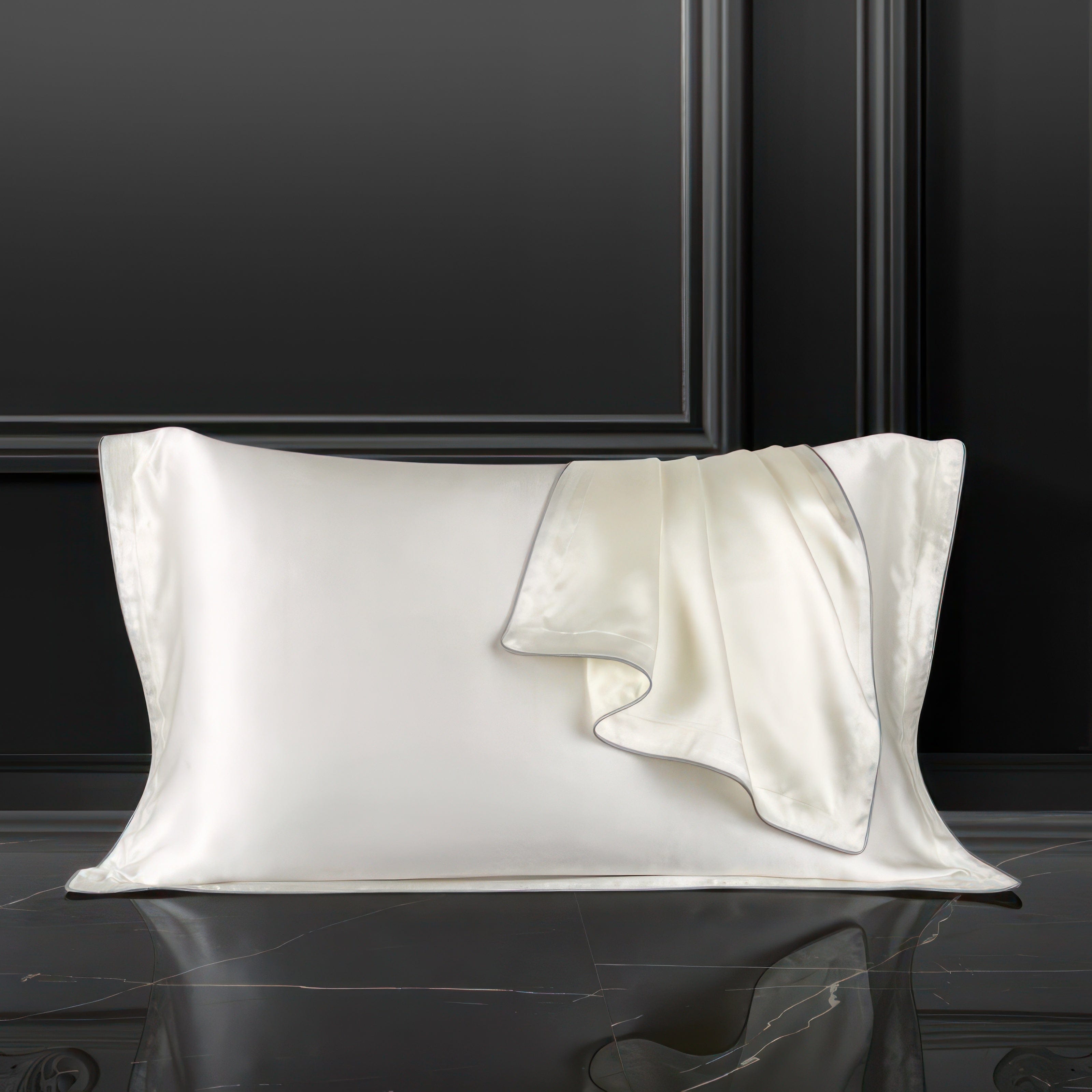 Belle - Silk Pillowcase