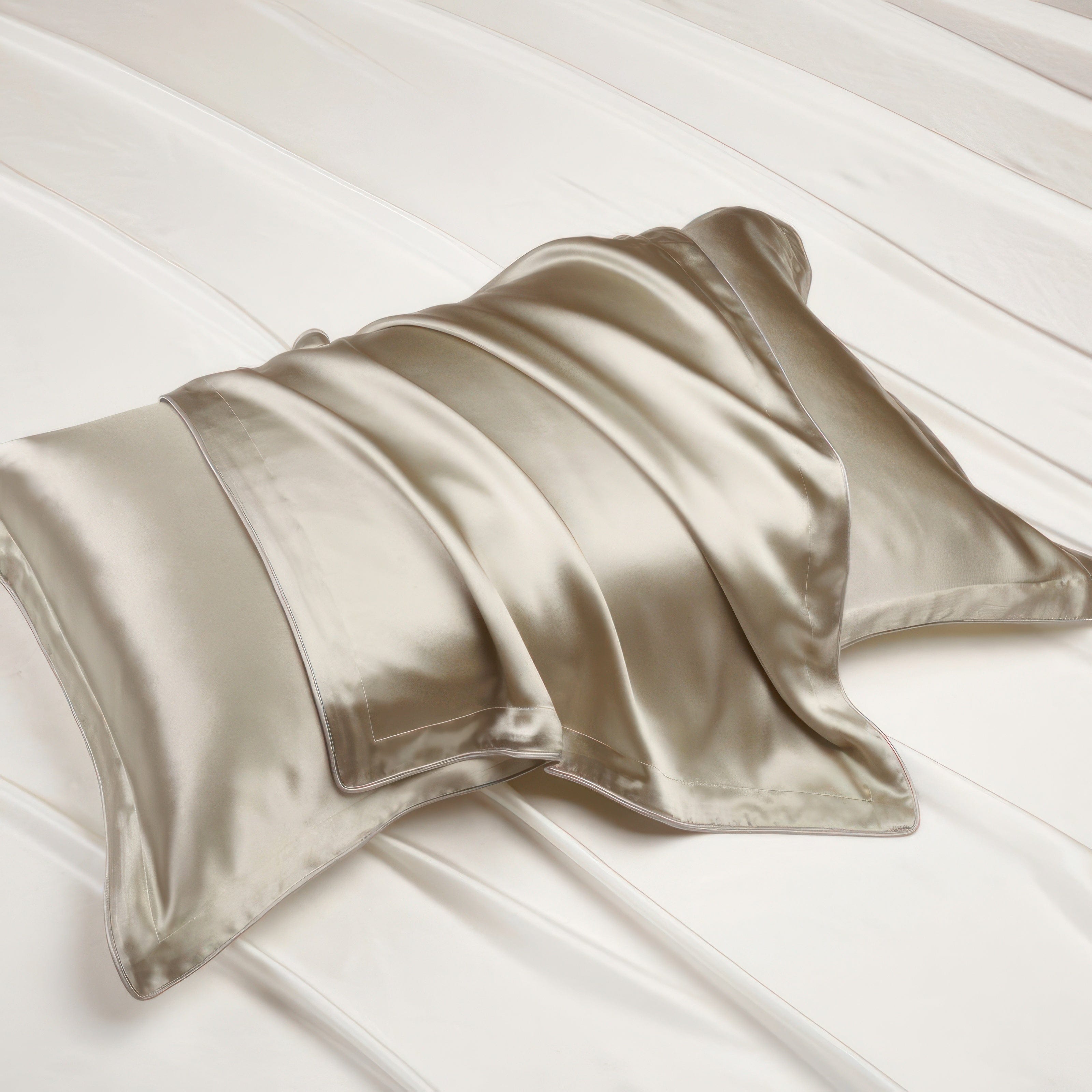 Belle - Silk Pillowcase