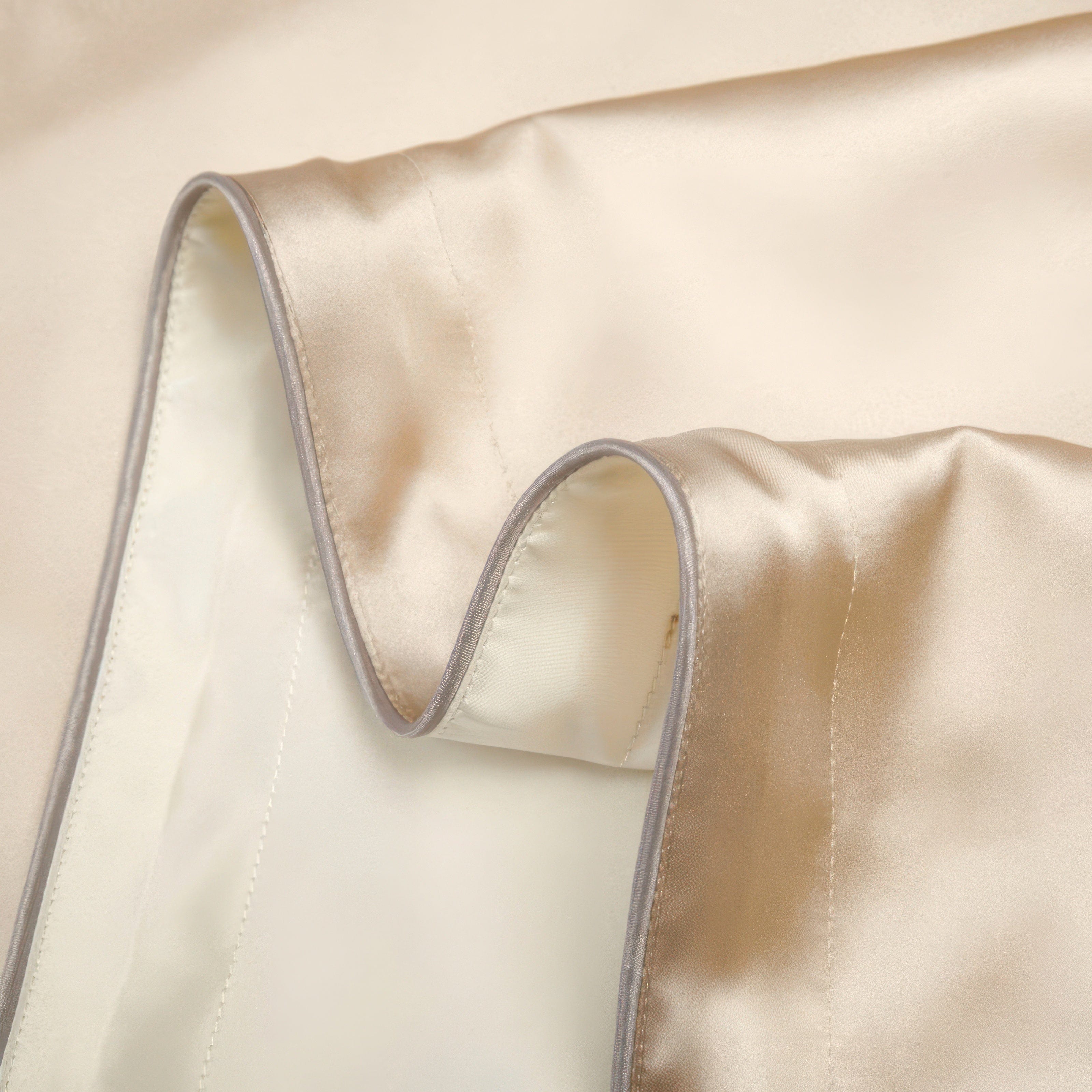 Belle - Silk Pillowcase