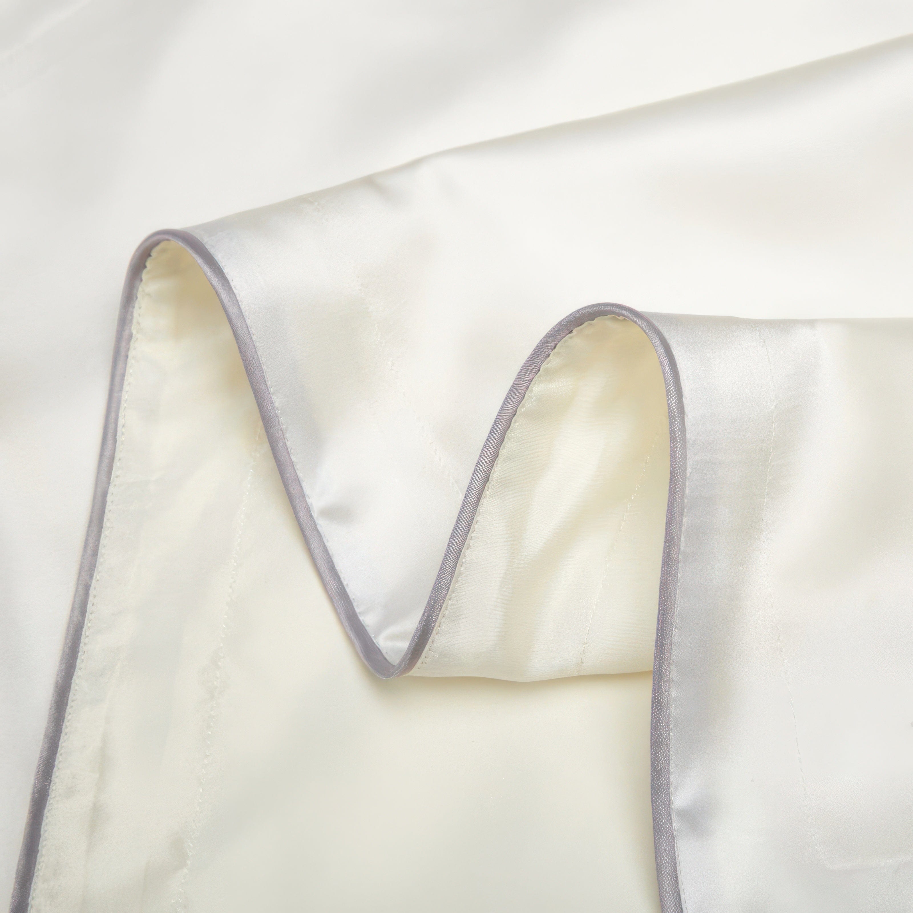 Belle - Silk Pillowcase