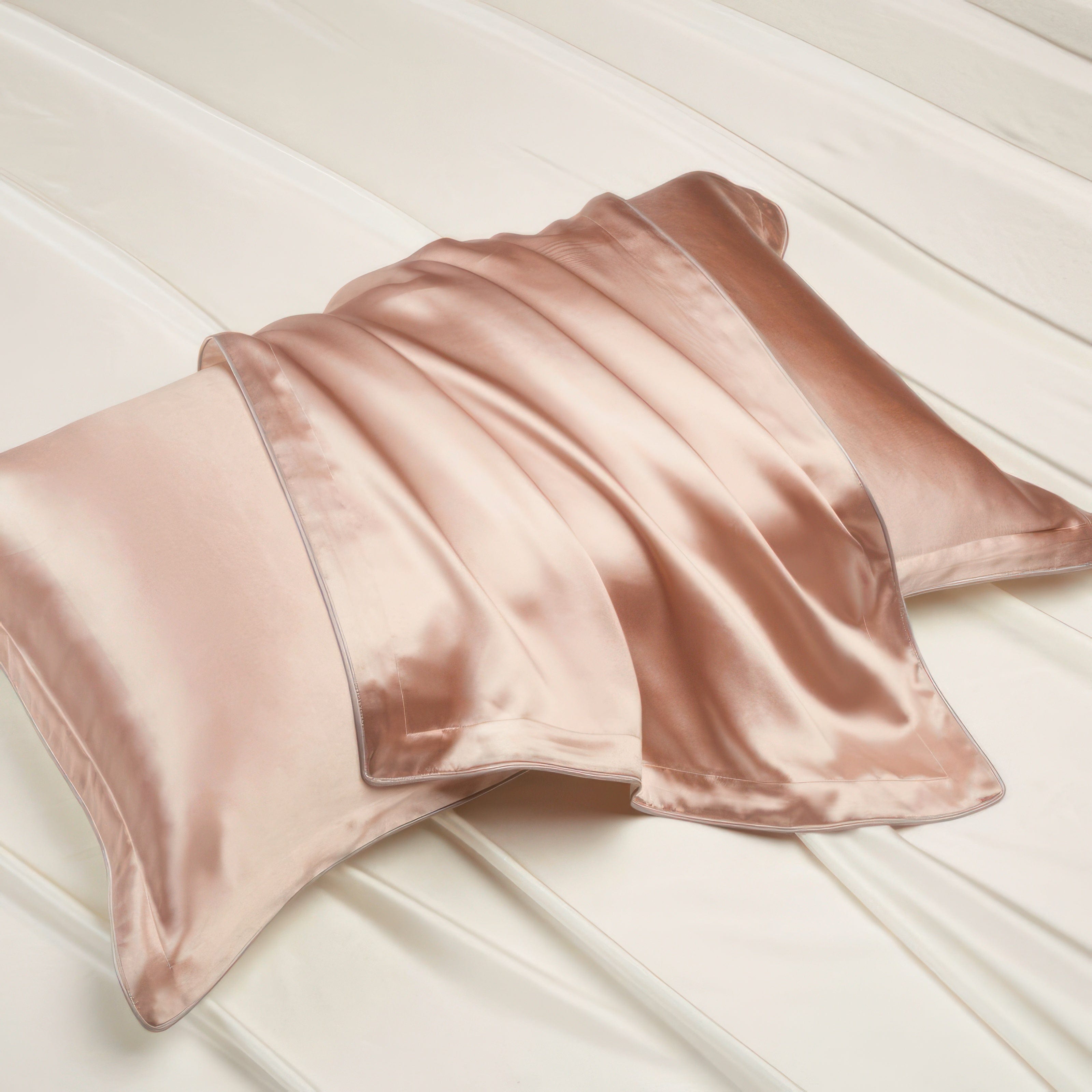 Belle - Silk Pillowcase