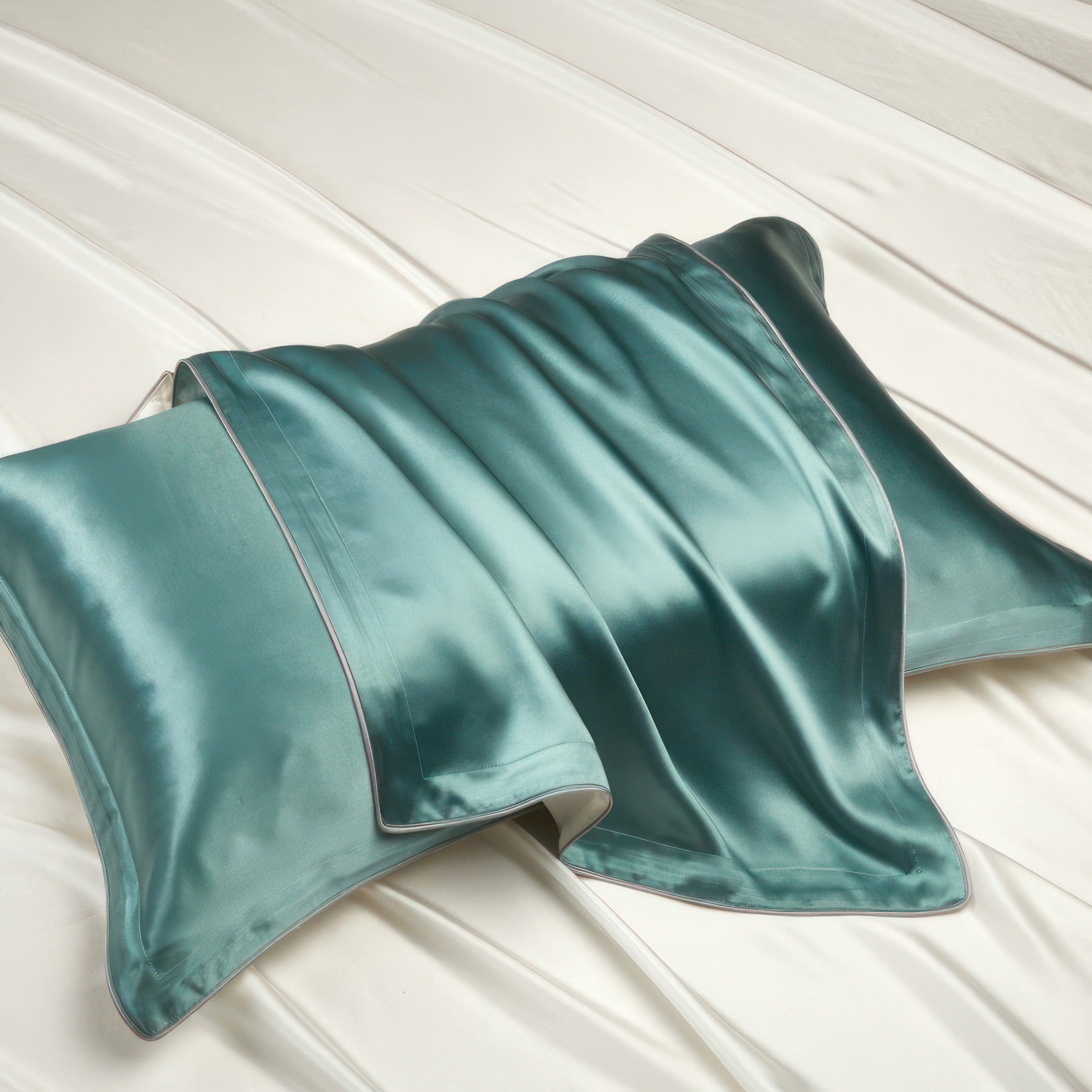 Belle - Silk Pillowcase